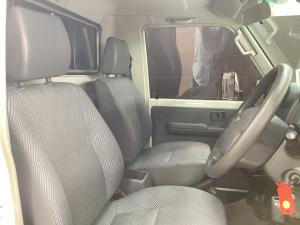 Toyota Land Cruiser 79 4.5D-4D LX V8 single cab - Image 15