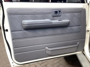 Toyota Land Cruiser 79 4.5D-4D LX V8 single cab - Image 20