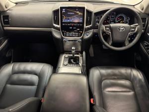 Toyota Land Cruiser 200 4.5D-4D V8 VX-R - Image 6