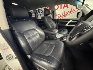 Toyota Land Cruiser 200 4.5D-4D V8 VX-R - Image 15