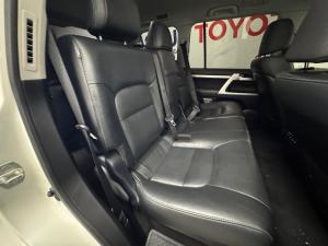 Toyota Land Cruiser 200 4.5D-4D V8 VX-R - Image 16