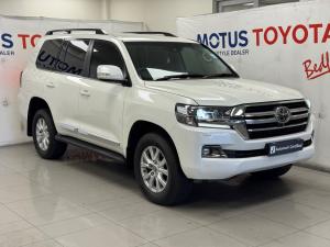 Toyota Land Cruiser 200 4.5D-4D V8 VX-R - Image 1