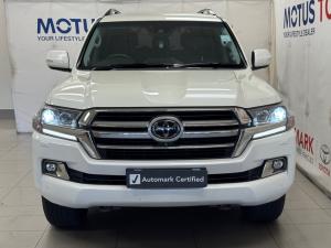 Toyota Land Cruiser 200 4.5D-4D V8 VX-R - Image 4
