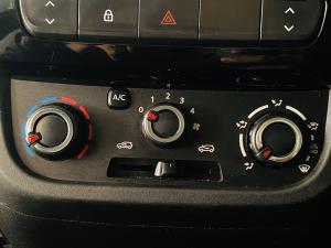 Renault Kwid 1.0 Techno manual - Image 8