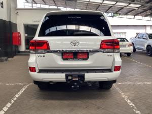 Toyota Land Cruiser 200 4.5D-4D V8 VX-R - Image 5