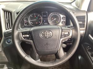 Toyota Land Cruiser 200 4.5D-4D V8 VX-R - Image 8