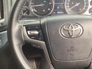 Toyota Land Cruiser 200 4.5D-4D V8 VX-R - Image 9