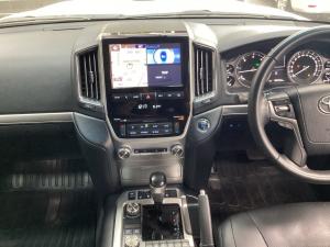 Toyota Land Cruiser 200 4.5D-4D V8 VX-R - Image 15