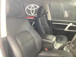 Toyota Land Cruiser 200 4.5D-4D V8 VX-R - Image 17