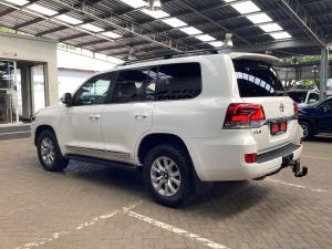 Toyota Land Cruiser 200 4.5D-4D V8 VX-R - Image 23