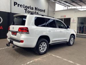 Toyota Land Cruiser 200 4.5D-4D V8 VX-R - Image 2