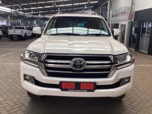 Toyota Land Cruiser 200 4.5D-4D V8 VX-R - Image 4