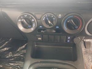 Toyota Hilux 2.4 GD-6 RB RaiderE/CAB - Image 18