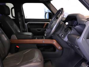Land Rover Defender 110 D300 X - Image 9