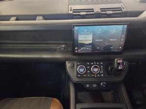 Land Rover Defender 110 P400e X - Image 9