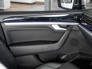 Volkswagen Touareg V6 TDI Executive R-Line - Image 21