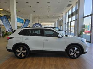 Volkswagen Tiguan 1.4TSI Life - Image 11