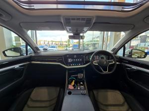 Volkswagen Touareg V6 TDI R-Line - Image 13
