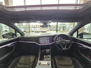 Volkswagen Touareg V6 TDI Executive R-Line - Image 11