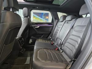 Volkswagen Touareg V6 TDI Executive R-Line - Image 12