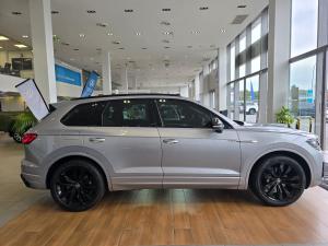 Volkswagen Touareg V6 TDI Executive R-Line - Image 2