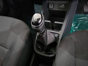 Renault Kwid 1.0 Techno manual - Image 18