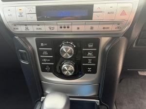 Toyota Land Cruiser Prado 4.0 VX-L - Image 11