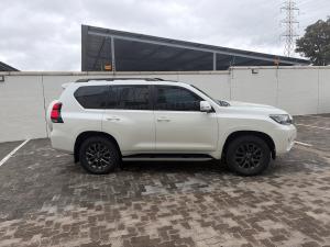 Toyota Land Cruiser Prado 4.0 VX-L - Image 3