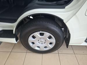 Toyota Hiace 2.5D-4D bus 14-seater GL - Image 10