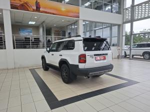 Toyota Land Cruiser Prado 2.8GD VX-R - Image 9