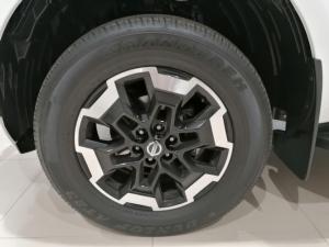 Nissan Navara 2.5DDTi double cab LE Plus 4x4 - Image 8
