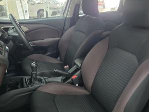 Toyota Starlet Cross 1.5 XS manual - Image 12