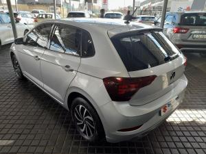 Volkswagen Polo hatch 1.0TSI Life manual - Image 5