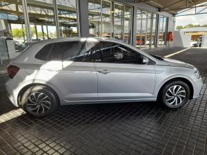 Volkswagen Polo hatch 1.0TSI Life manual - Image 8