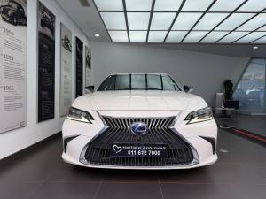 Lexus ES 300h SE - Image 2