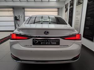 Lexus ES 300h SE - Image 6