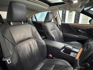 Lexus ES 300h SE - Image 8