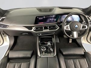 BMW X7 M50d - Image 11