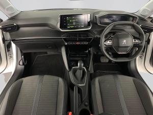 Peugeot 208 1.2T Allure automatic - Image 8
