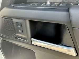 Land Rover Defender 110 D350 X-Dynamic HSE - Image 11