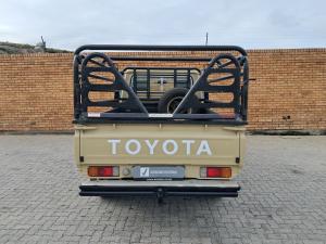 Toyota Land Cruiser 79 4.2D single cab - Image 5