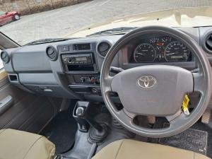 Toyota Land Cruiser 79 4.2D single cab - Image 6