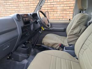 Toyota Land Cruiser 79 4.2D single cab - Image 7