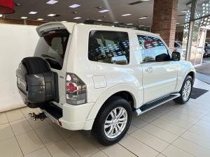 Mitsubishi Pajero 3-door 3.2DI-D GLS - Image 2