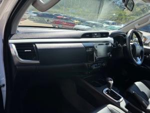 Toyota Hilux 2.8GD-6 48V double cab Raider - Image 7