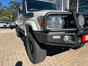 Toyota Land Cruiser 79 4.5D-4D V8 double cab LX - Image 20