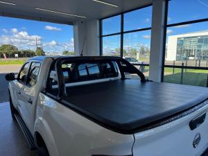 Nissan Navara 2.5DDTI SE Plus automatic D/C - Image 9