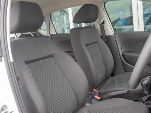 Volkswagen Polo Vivo hatch 1.6 Life - Image 7