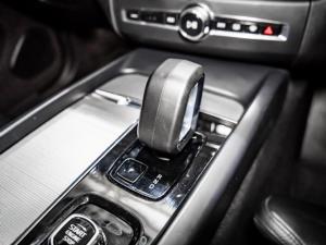 Volvo XC60 B5 AWD Essential - Image 11