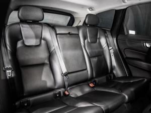 Volvo XC60 B5 AWD Essential - Image 17